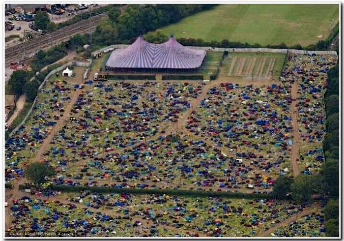 Посетители бросили 60,000 палаток на сумму $1,000,000 после фестиваля