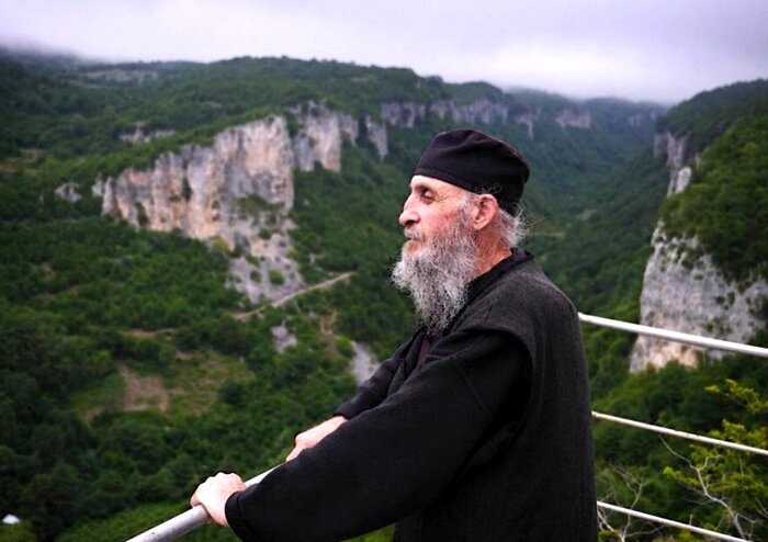 Грузинский монах отрешился от мира и провел четверть века на одинокой скале