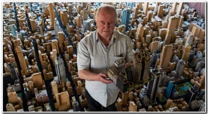 Немецкий пенсионер потратил 65 лет своей жизни, чтобы построить город из картона