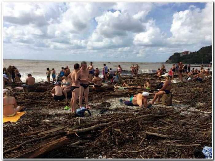 «Гулять так гулять»: Краснодарцы отдохнули на пляже, несмотря на сильнейший ураган