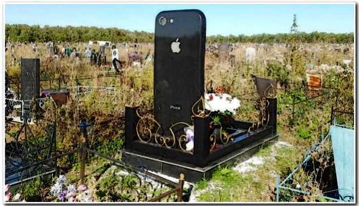 «Абонент недоступен»: в Уфе поставили надгробный памятник в виде айфона