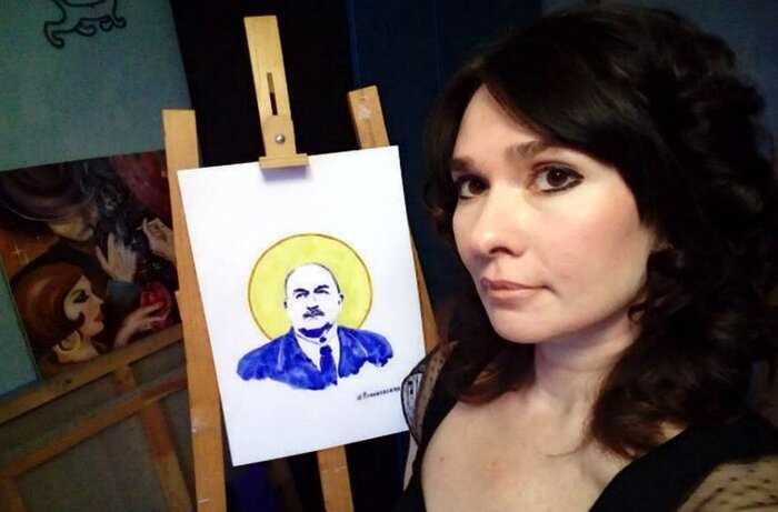 Художница, рисующая грудью, подарила портрет Путину на день рождения