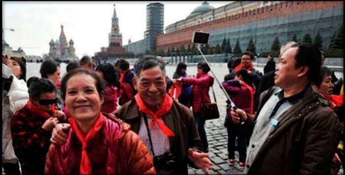 «Никому не улыбайтесь»: туристам из Китая написали инструкцию поведения в России