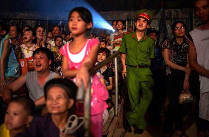 «Ломай меня полностью»: 20 фото о тяжелых буднях вьетнамских циркачей