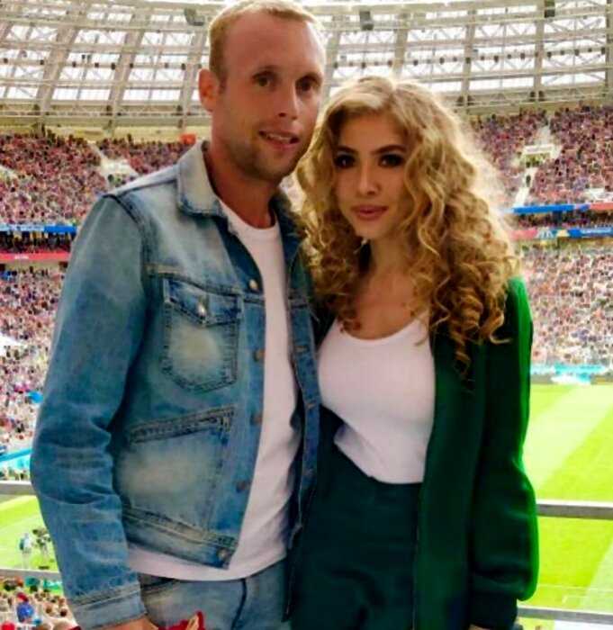 Жена футболиста Дениса Глушакова угрожает ему и запрещает видеться с детьми