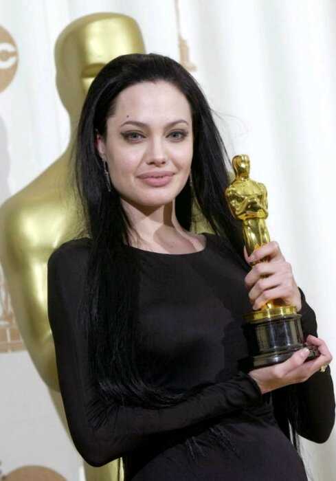 Анджелина Джоли: как менялась самая красивая актриса современности