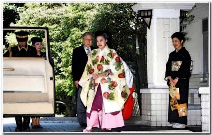 Племянница японского императора отреклась от престола ради любви простого смертного