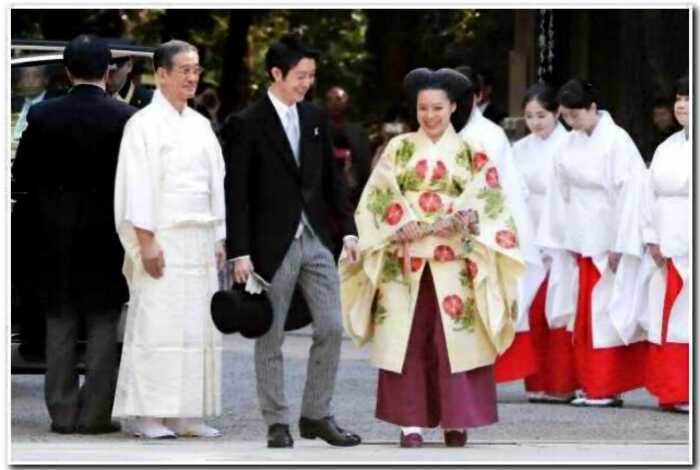 Племянница японского императора отреклась от престола ради любви простого смертного