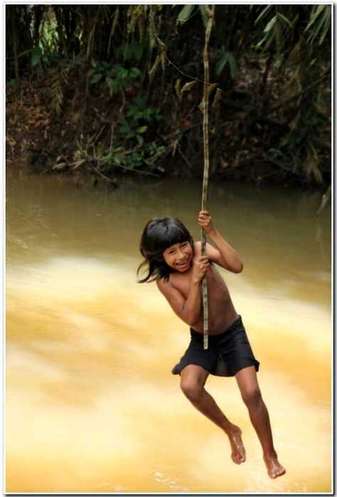 «Гармония с природой»: как живут представители исчезающего племени Амазонии
