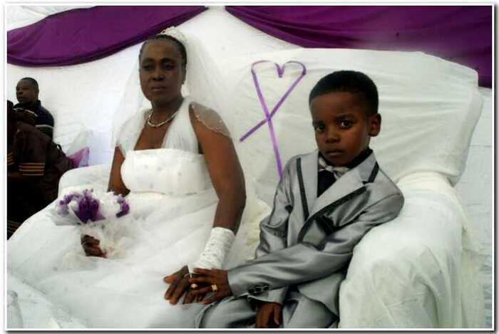 В ЮАР 46-летняя невеста вышла замуж за 9-летнего мальчика