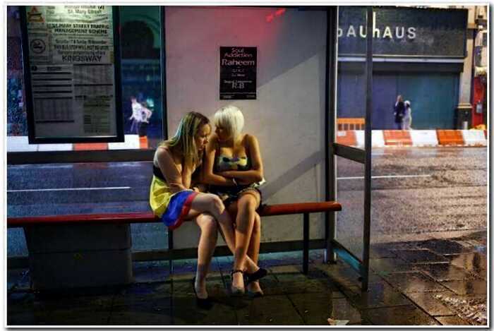 20 неистовых фотографий о том, как проходят пятничные ночи в Британии