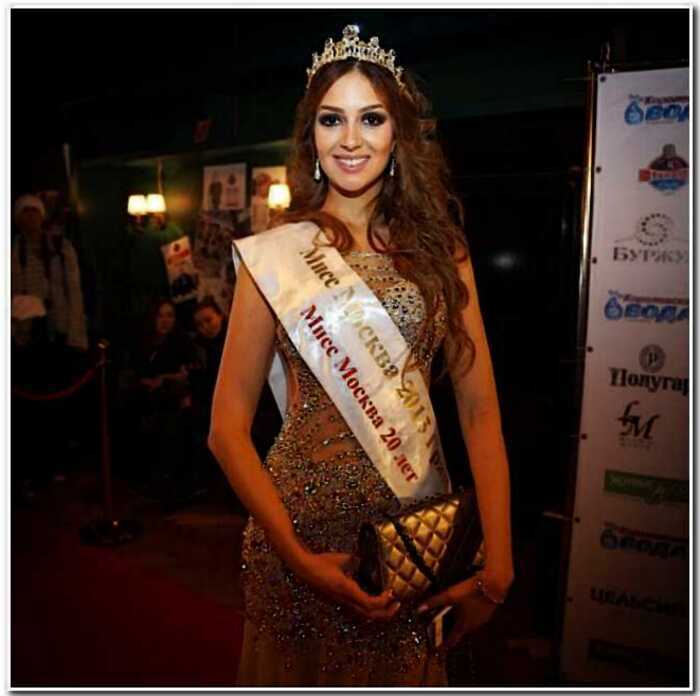 «Из Мисс Москва 2015 в аксессуар»: зачем Оксаеа Воеводина вышла замуж за короля Малайзии?