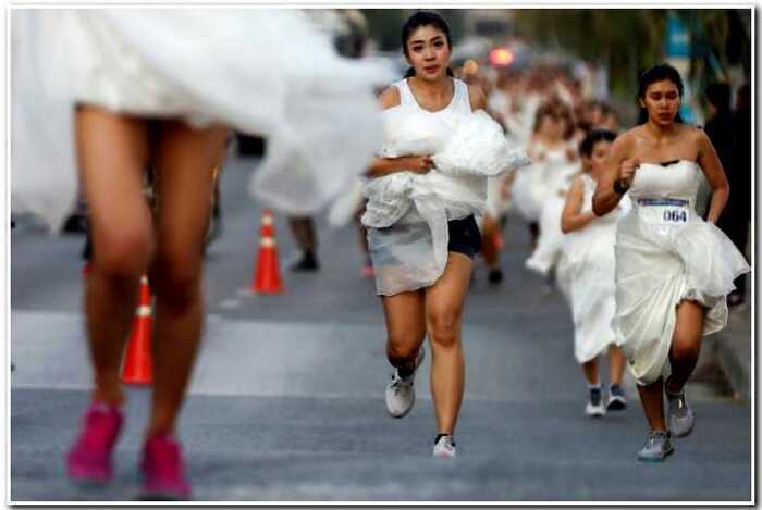 Что такое «забег невест» в Таиланде и почему сотни девушек участвуют в нем каждый год?