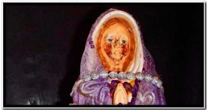 Статуя Девы Марии заплакала кровью, когда её хозяйка молилась за свою маму