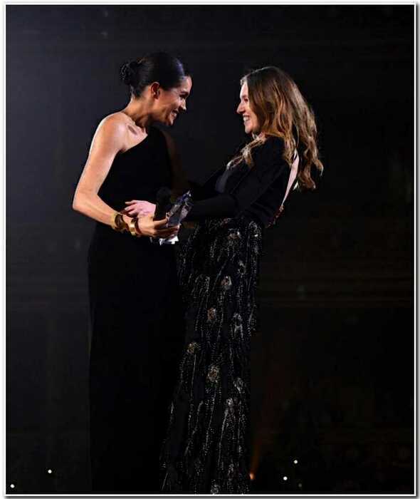 «Неприкасаемая»: звездам запретили приближаться к Меган Маркл на The Fashion Awards