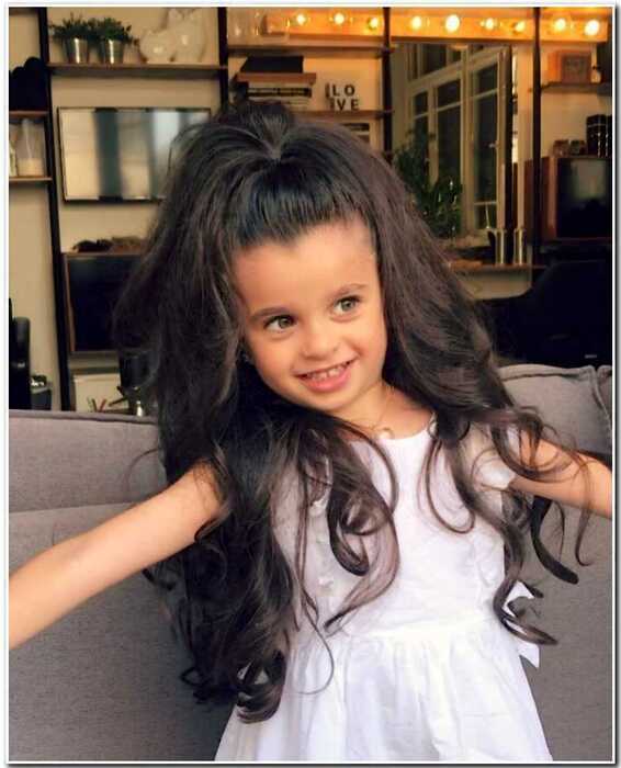 6-летняя малышка покоряет Инстаграм благодаря своим волшебным волосам