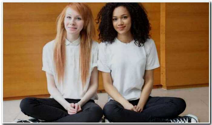 История разноцветных сестер-двойняшек, у которых разный цвет кожи