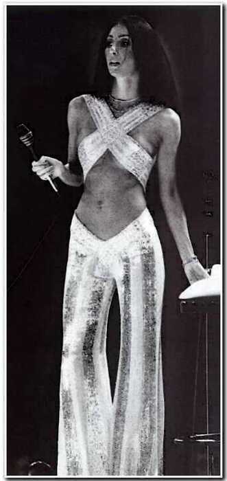 Королева ночи: самые смелые образы певицы Шер из 70-х