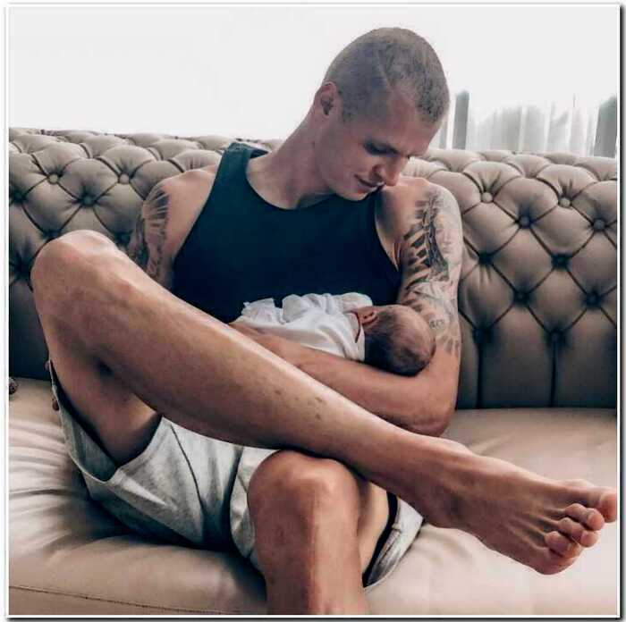 «Ни волоска»: Дмитрий Тарасов похвастался своими бритыми ножками