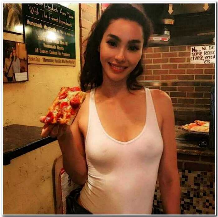Девушки и пицца