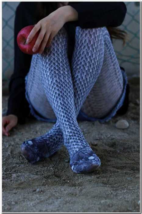 Женщина из Туниса едва не лишилась ноги из-за неправильно подобранных чулков