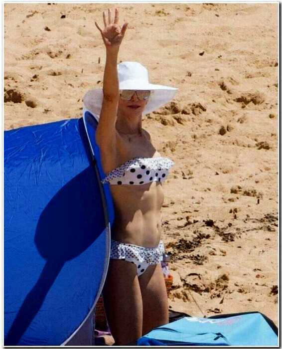 51-летняя Николь Кидман восхитила поклонников своей точеной фигурой на пляже