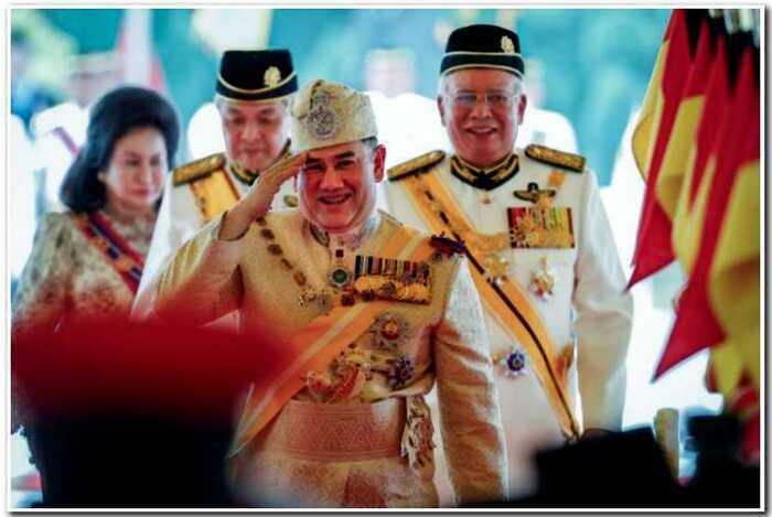 «Это провал, Штирлиц»: :Король Малайзии, женившийся на Оксане Воеводиной, отрекся от престола