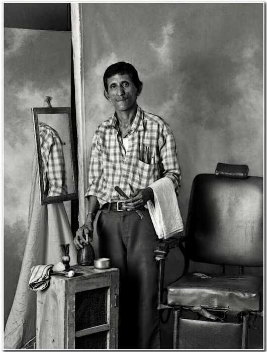 «Рикши, брахманы и чистильщики ушей»: фотограф запечатлел рабочий класс Индии