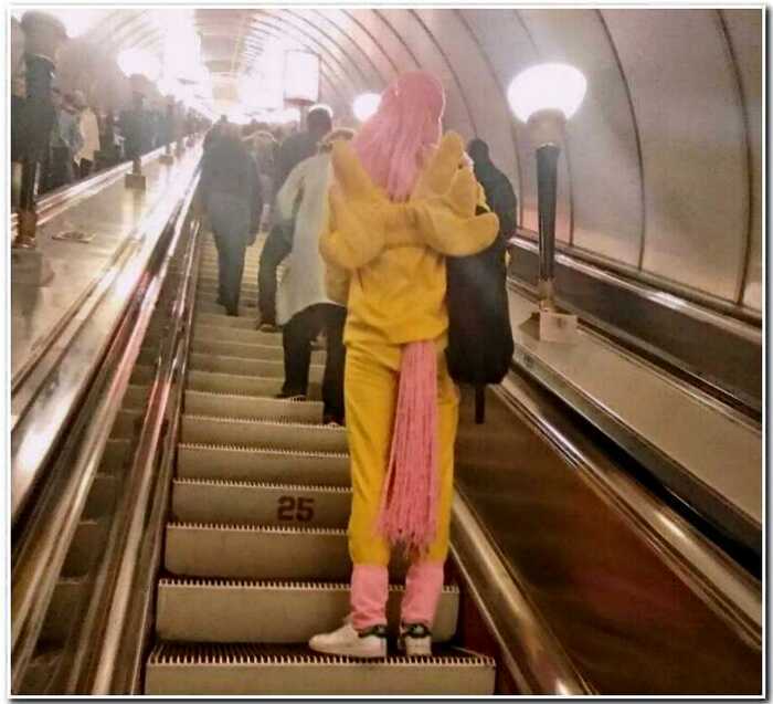 18+ модником из метро, которые обожают выпячивать свою изюминку