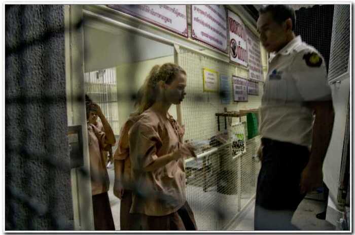 “Пронесло”: суд Таиланда вынес Насте Рыбке приговор в виде условного срока