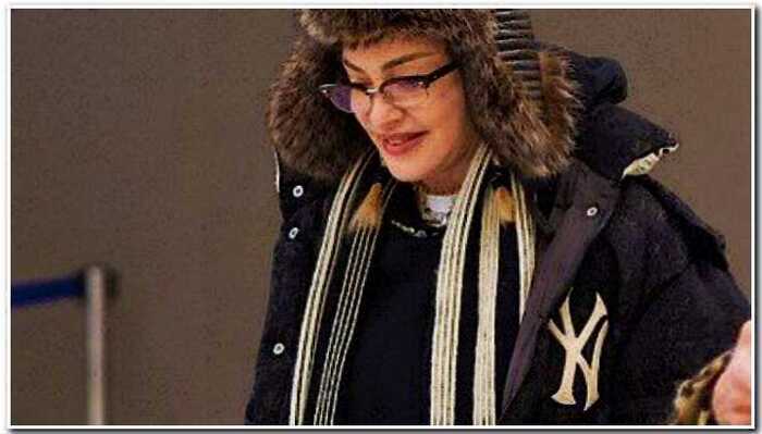 Папарацци засняли “застывшее” лицо Мадонны, которое не двигается после очередной пластики
