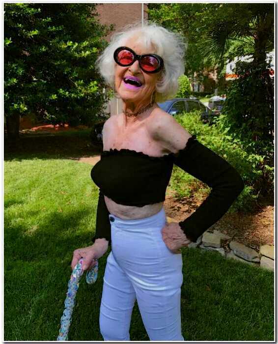 90-летняя бабушка, которая даст фору 20-летним. Вот как, оказывается, может выглядеть старость