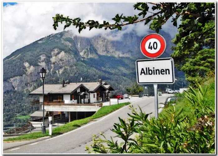 Мэр городка в Швейцарии выплатит $70,000 любой семье, которая переедет туда жить