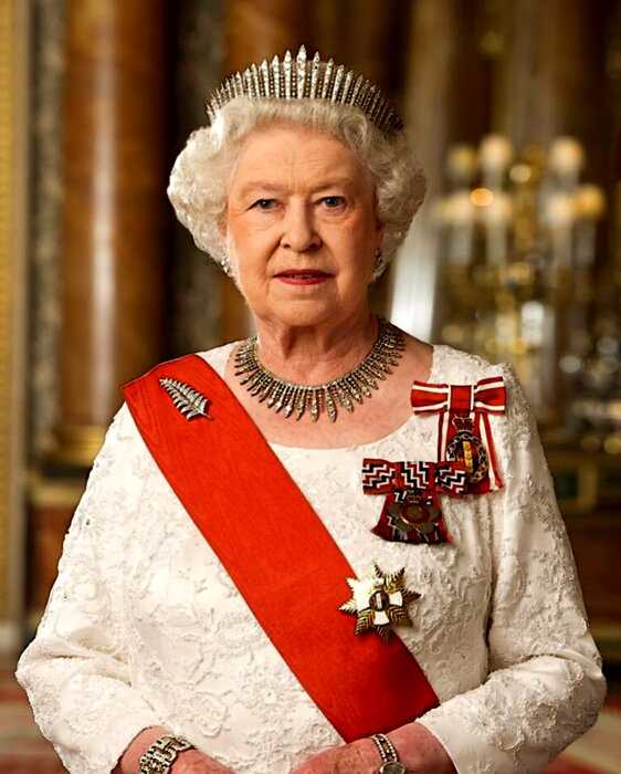 “Бабушка легкого поведения”: 10 непоколебимых правил, которые нарушила Королева Елизавета II