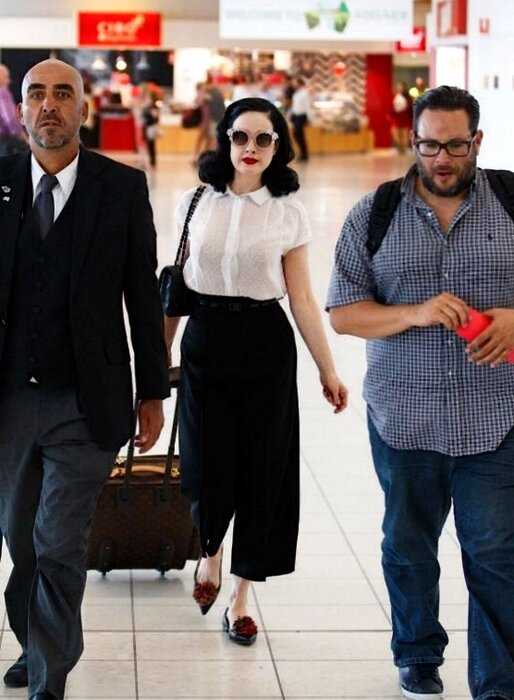 Как знаменитости выглядят в аэропорту?