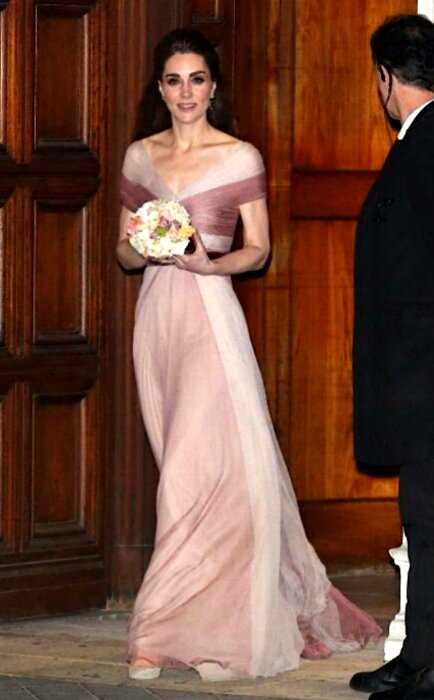 “Куда грудь дела?”: поклонники остались озадачены фигурой Кейт Миддлтон в вечернем платье
