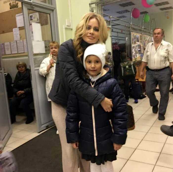 “Не справилась”: Дана Борисова, отнявшая дочь у отца, вернула ее обратно на перевоспитание