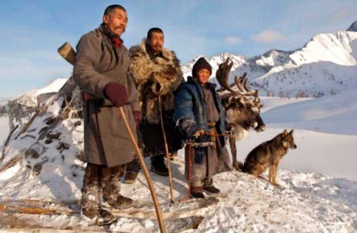 21феб: “Верим в духов и шаманов”: как живёт вымирающее племя оленеводов из Монголии