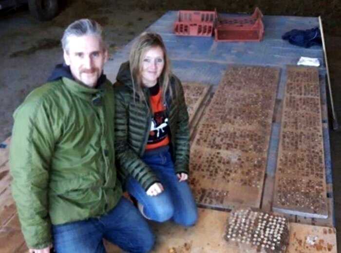 “Удачная вылазка”: британская пара нашла крупный клад, который сделает их богачами