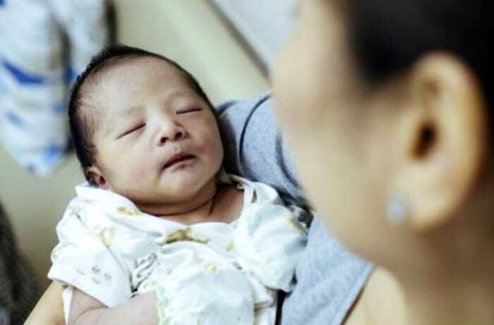 “Поднебесное чудо”: в Китае девственница, страдающая от ожирения, родила ребенка