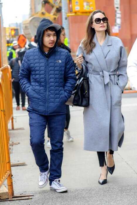 “Первый пошел”: Анджелина Джоли отвела старшего сына в университет