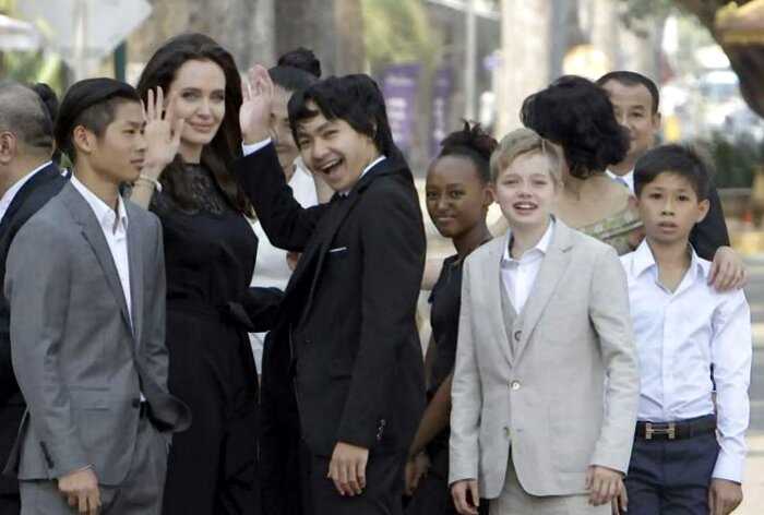 “Первый пошел”: Анджелина Джоли отвела старшего сына в университет
