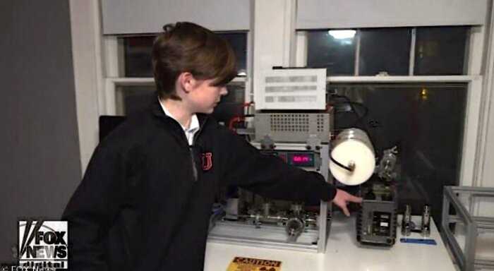“Будущий Эйнштейн”: в США 12-летний мальчик построил у себя дома ядерный реактор