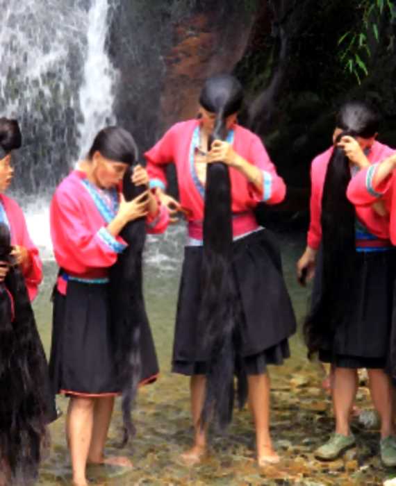 “Удивительное рядом”: в китайской деревне женщины могут подстричь волосы только раз в жизни