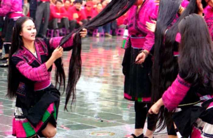 “Удивительное рядом”: в китайской деревне женщины могут подстричь волосы только раз в жизни