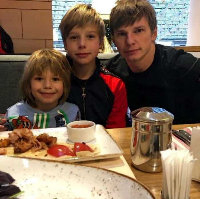 “Встал на верный путь”: Аршавин провел время с детьми на “Кубке легенд”