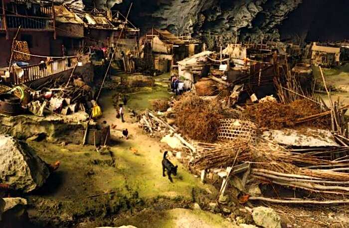 “Люди подземелья”: гигантская пещера в Китае, в которой живет целая деревня