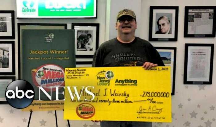Американец, выигравший $273 миллионов долларов в лотерею, забыл билеты на кассе