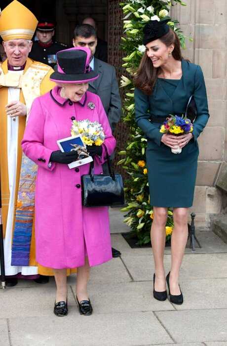 “Королева сделала свой выбор”: Елизавета II выбрала Кейт Миддлтон для важной поездки