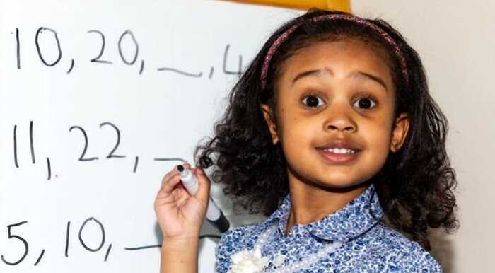 “Умнее Эйнтшейна”: 4-летнюю девочку из Великобритании признали самым юным гением в истории